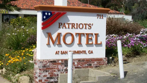 Hotels & Motels Sign