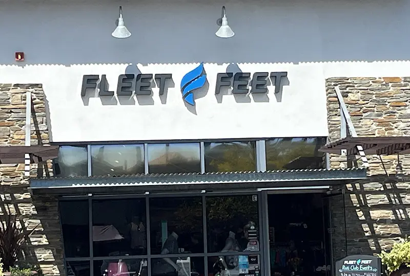 New Fleet Feet Sports Logo on stucco wall in Laguna Niguel